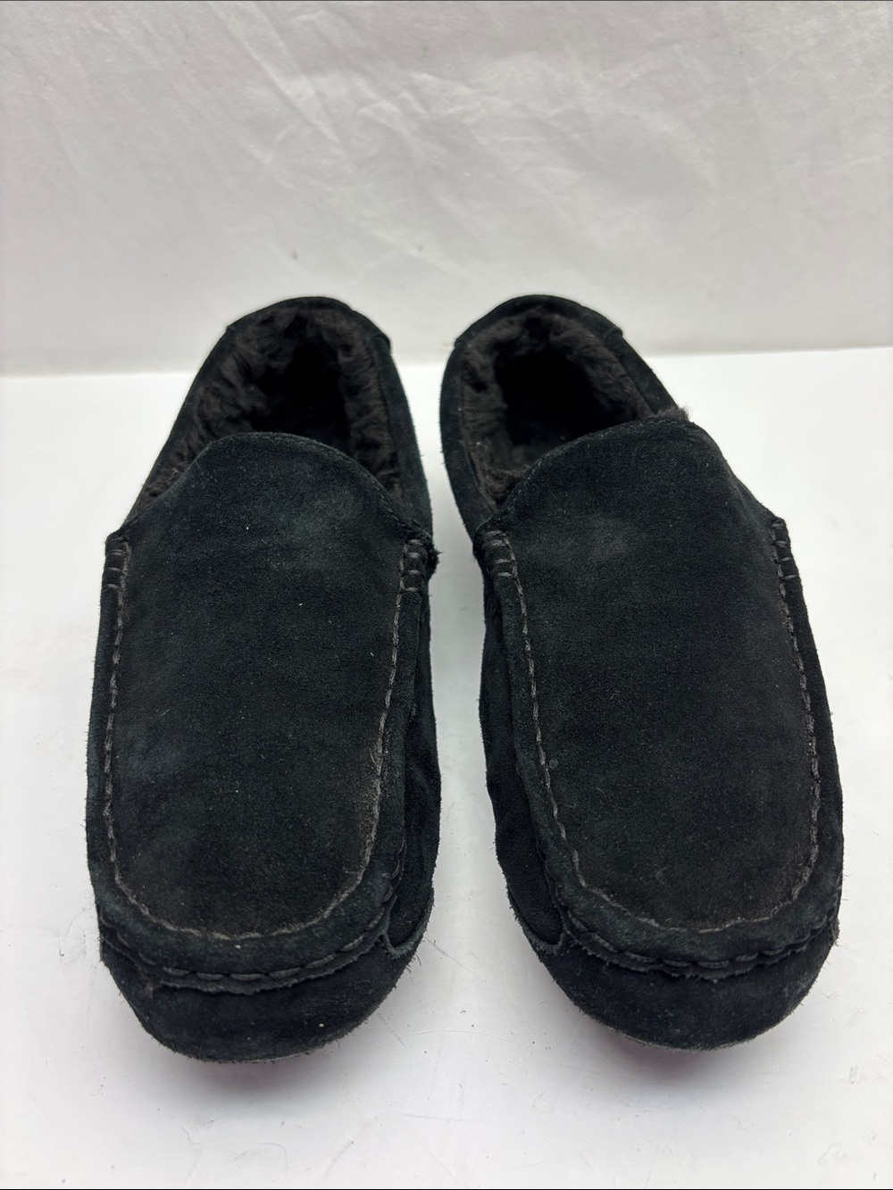 Koolaburra by UGG Men's Black Suede Slip-On Moccasin Slippers, SZ 11, box 60